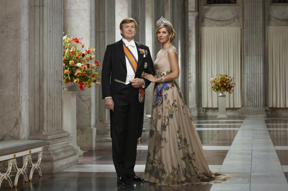 Staatsiefoto koning willem alexander en koningin maxima in burgerzaal 2018 erwin olaf liggend